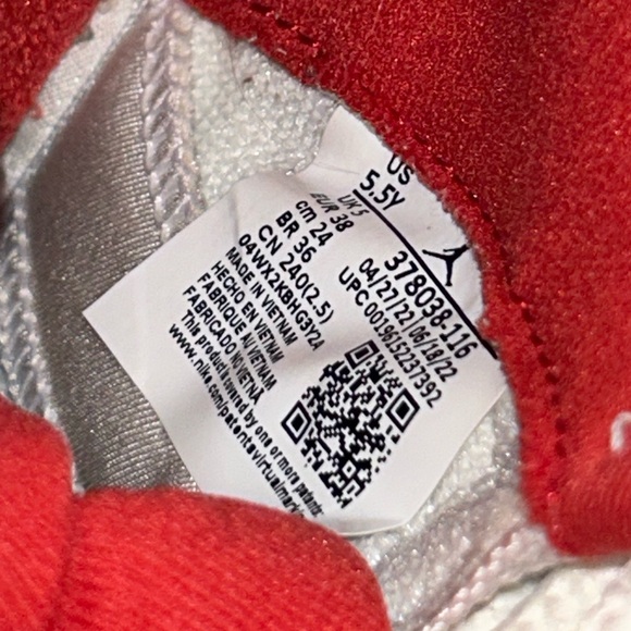 Jordan 11 Retro Cherry (2022) - Picture 7 of 8